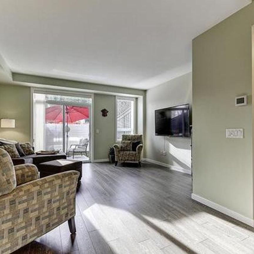 3 bed/2.5 bath Townhouse in Glenmore - Photo 1