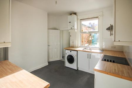 2 bedroom terraced house to rent - Photo 4