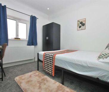 Woodside Road, Guildford, Surrey, GU2 - Photo 2