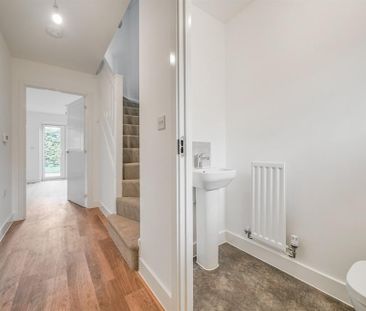 4 bedroom semi-detached house to rent - Photo 6