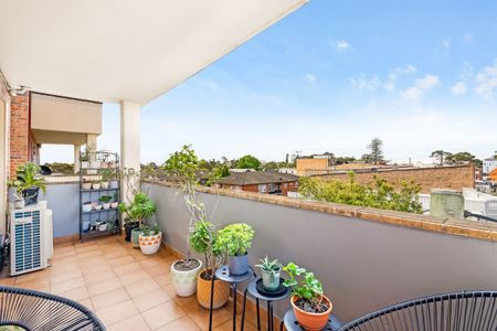 Bright & Spacious, Easy Living in the Heart of Bexley - Photo 5