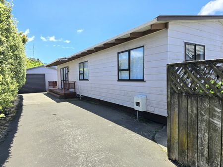 Lovely Home in Oxford Terrace - Photo 3