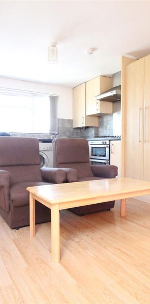 Kingsbridge Crescent, Southall - Photo 1