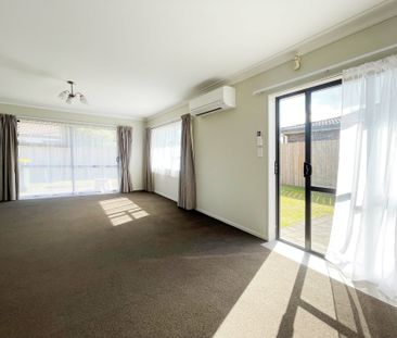 Low maintenance brick and tile unit - Photo 3