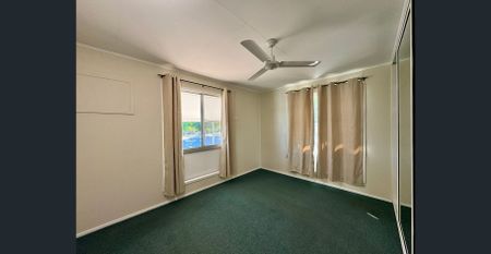 SPACIOUS 3 BEDROOM HOME WITH SHED IN PRIME LOCATION – WALK TO EVERYTHING! - Photo 4