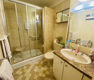 2 bedroom retirement property to rent - Photo 4