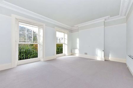 An historic town house in sought after Canynge Square. - Photo 3