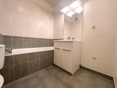 Location Appartement 2 pièces 40m² ORLEANS 45000 - Photo 4