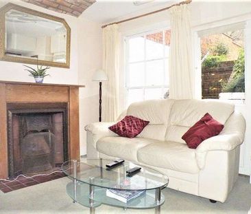 Fantastic house near town centre, hospital, shops and theatre, - Photo 5