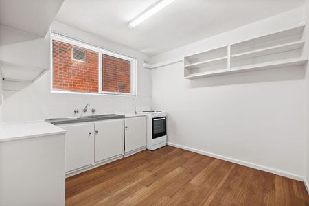 Two Bedroom Apartment In A Good Location! - Photo 4