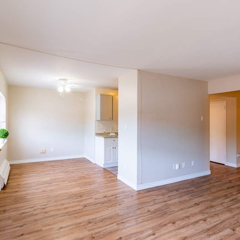 Hillcrest Apartments - Photo 1