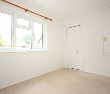 Oriental Road, Woking - Photo 2