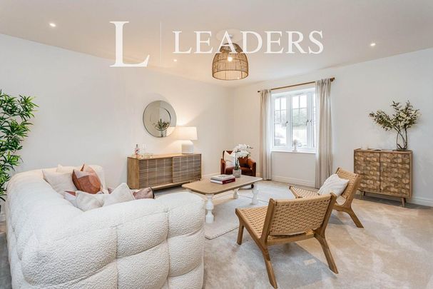 4 bedroom detached house to rent - Photo 1