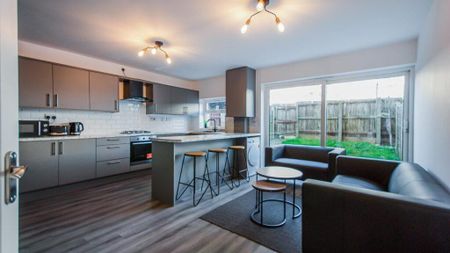 4 bedroom terraced house to rent - Photo 2