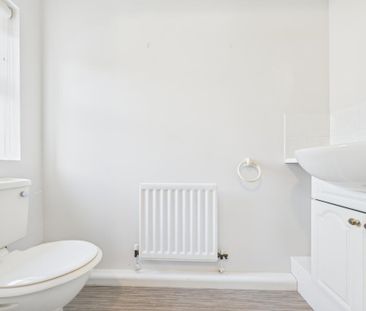 2 bedroom semi-detached bungalow to rent - Photo 4