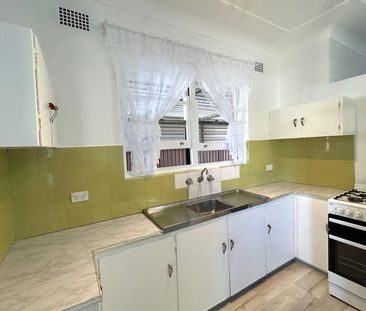 Renovated Semi-Detached Home in Prime Arncliffe Location - Photo 4