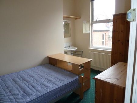 2 First Floor APARTMENT, 9 Eglantine Gardens, Malone, Belfast, BT9 6EZ - Photo 2