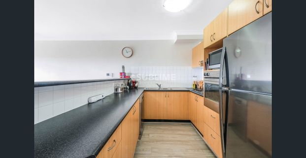 Spacious 2 Bedder With Park and City Views - Photo 1