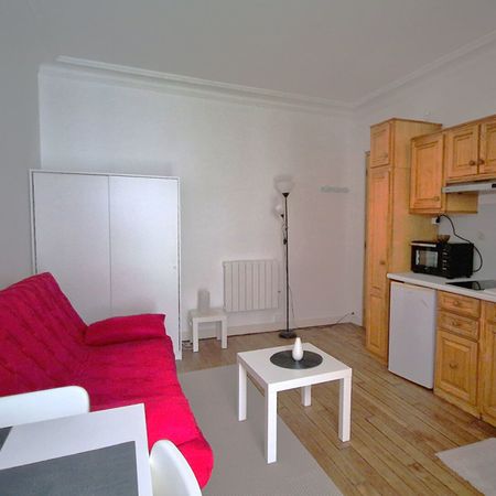 Paris XVème!!! Location studio meublé de 17.62m² avec terrasse de 4.95m² - Photo 4