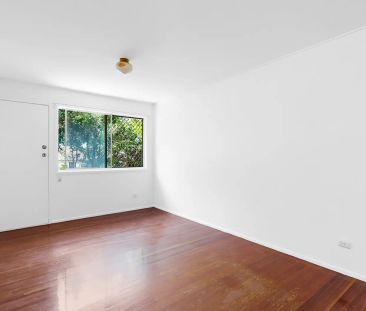 GREAT LOCATION - WALK TO OXFORD STREEET - Photo 3