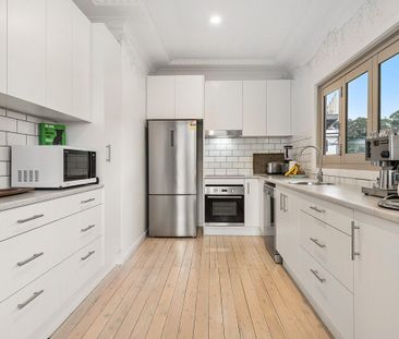 SPACIOUS 4 BEDROOM HOME IN BEAUTIFUL KILABEN BAY - Photo 3