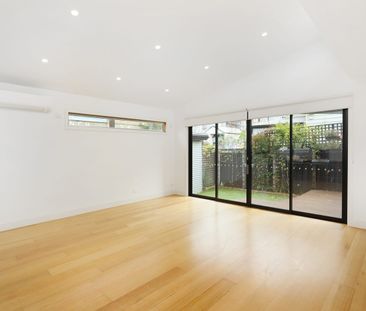 Capture A Corner Classic - Photo 1