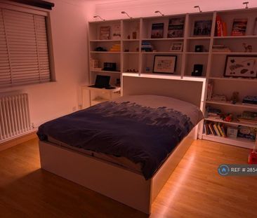 1 bedroom in a flat share to rent - Photo 3