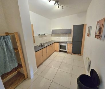 1 bedroom in a flat share to rent - Photo 2