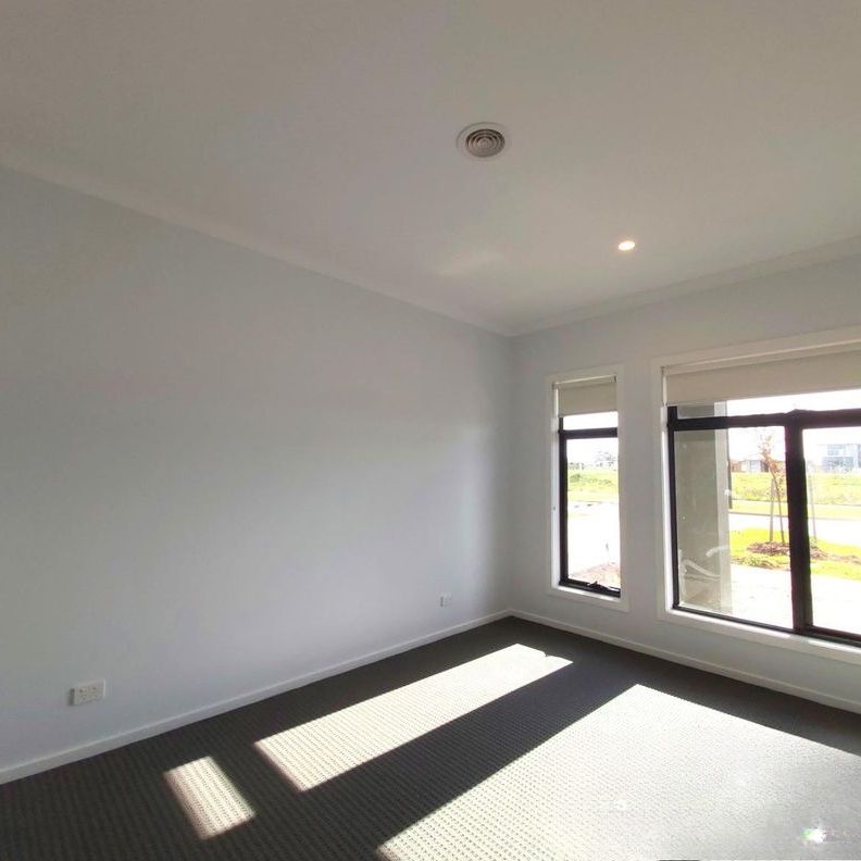 Splendid 4Br Family Home in Bonnie Brook! - Photo 1