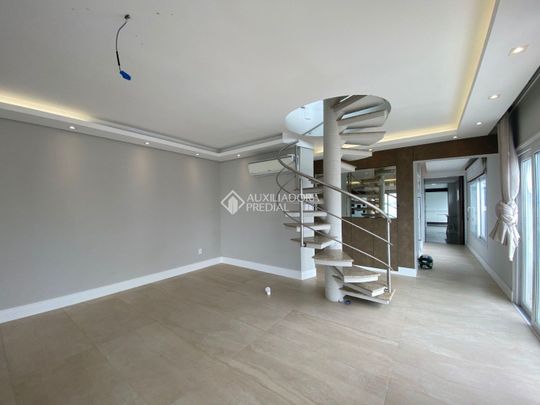 Cobertura com 3 quartos e 359m² para alugar em Centro, Florianópolis. - Photo 1