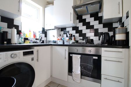 2 Bed Flat, Smallwood Road, SW17 - Photo 4