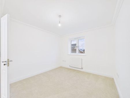 3 bedroom semi-detached house to rent - Photo 3