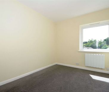 First floor maisonette set over two floors offering three bedrooms ... - Photo 4