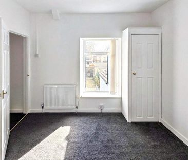 4 bedroom terraced house to rent - Photo 2