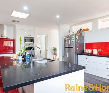 Spacious Family Home - Photo 6