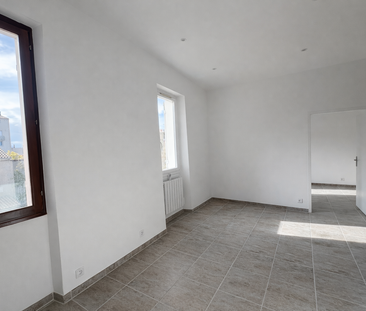 Location Appartement 2 pièces 42m² MARSEILLE 4ème - Photo 2