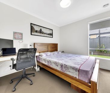 Stylish Craigieburn Home Offering Comfort & Convenience - Photo 1