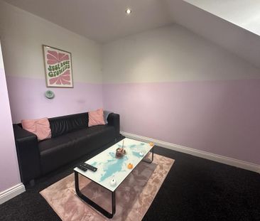 3 bedroom flat to rent - Photo 4