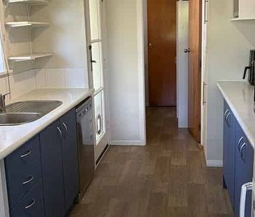 Charming 3BR Home Near Raumati Beach! - Photo 5