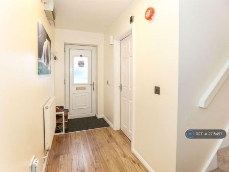 4 bedroom terraced house to rent - Photo 2