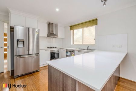 4 Bedroom ensuite Home with double garage - Photo 2
