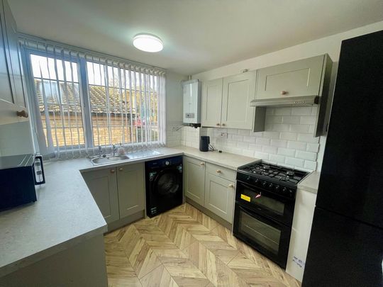 1 bedroom in a house share to rent - Photo 1