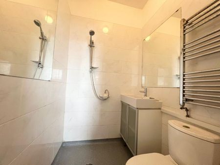 1 bedroom in a house share to rent - Photo 5