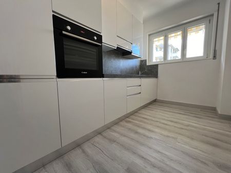 Moderno 3.5 locali completamente ristrutturato a Chiasso - Photo 4