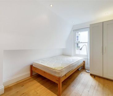 3 bedroom flat in Camden - Photo 1