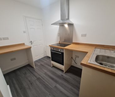 Two Bedroom first floor Flat - Photo 6