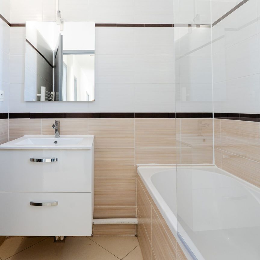 Location Maison 5 pièces 86m² NARBONNE 11100 - Photo 1