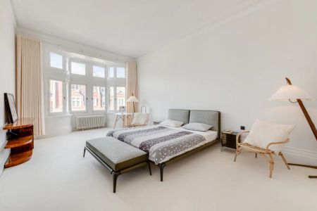 2 bedroom flat in London - Photo 3