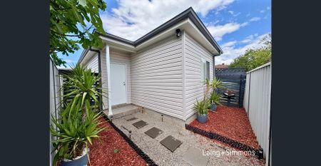 Modern & peaceful two-bedroom garden home close to amenities - Photo 4
