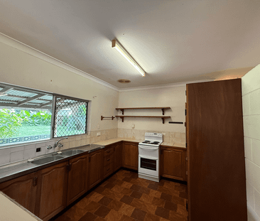 Lowset three bedroom Home - Photo 6